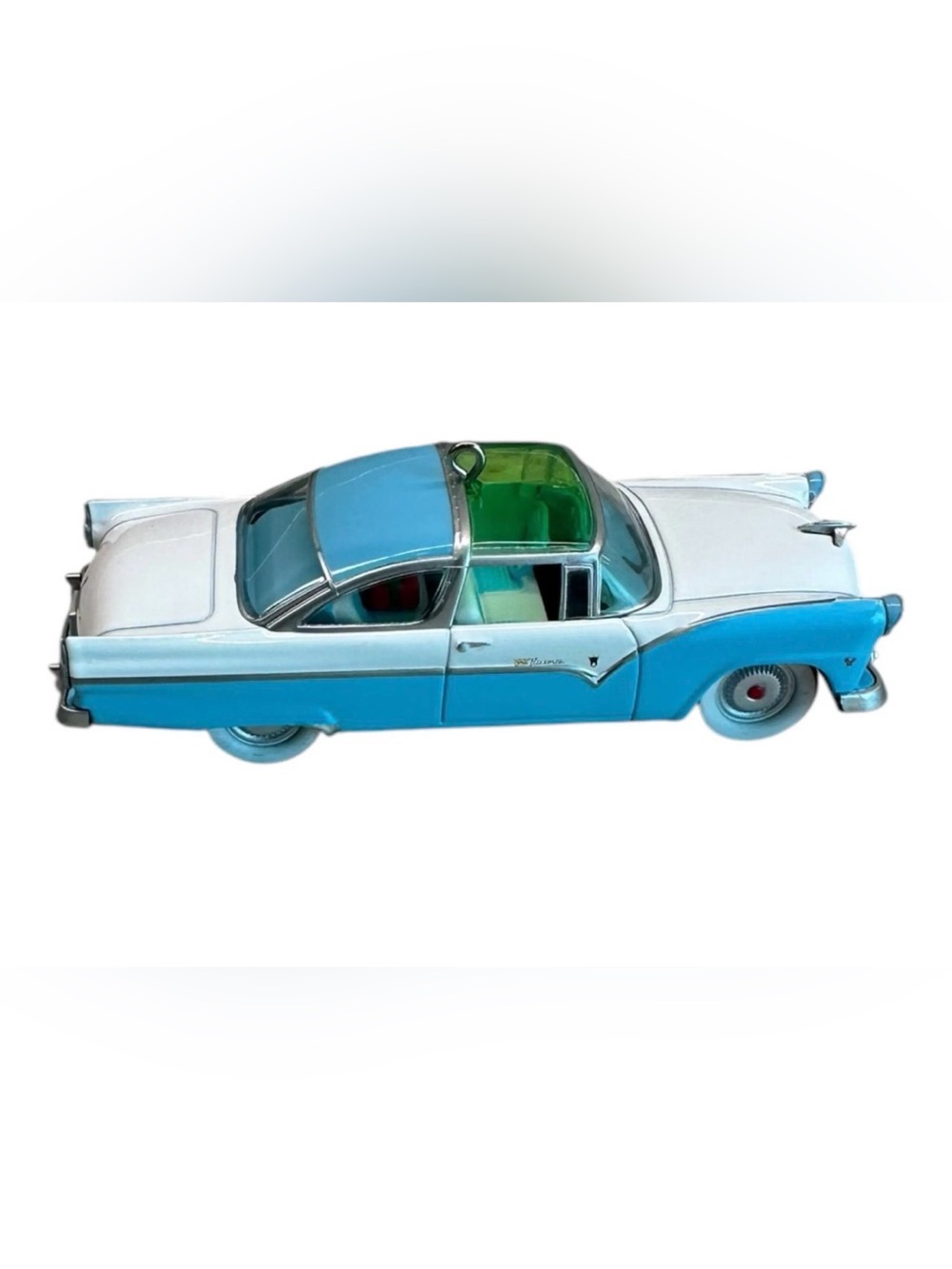 Hallmark 1955 Ford Fairlane Crown Victoria Skyline Classic American Car Ornament